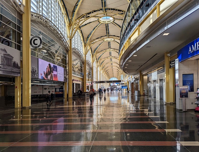 Ronald Reagan Washington National Airport Vending Machine Location
