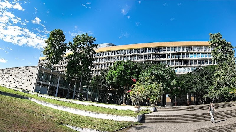 Universidade Federal do Rio de Janeiro Vending Machine Location