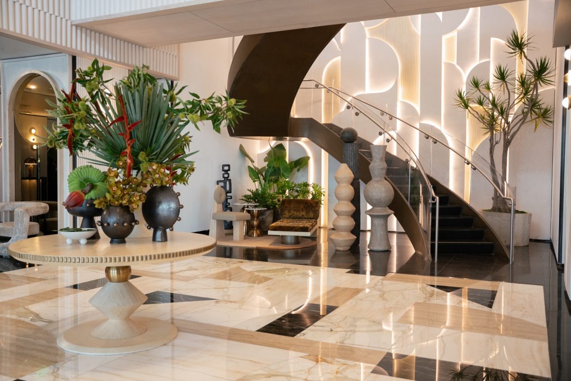 Beverly Blvd Hotel Lobby — Premium Guest Dwell Time Vending Machine Location